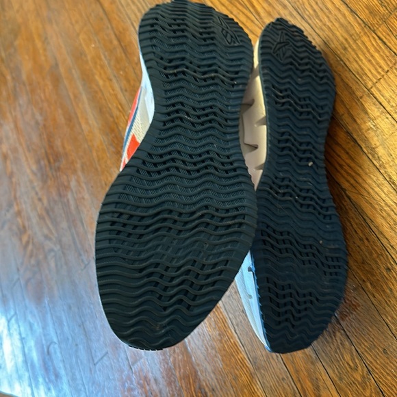 Reebok sneakers. Excellent condition. Fit like women’s 7/7.5 - Picture 3 of 4